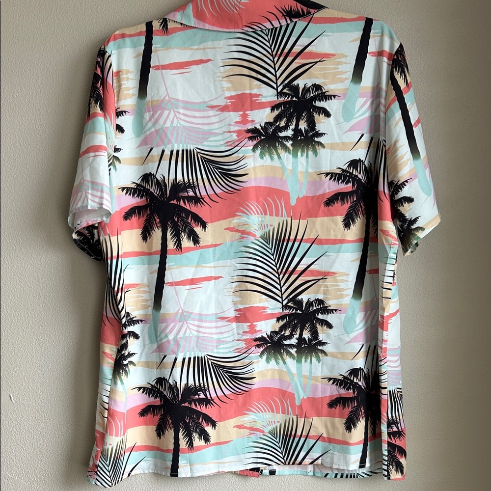 Tropical Palm Print Woman’s Shirt Size Large - Picture 3 of 5